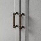 Credenza invecchiata con ante e cassetti contenitore